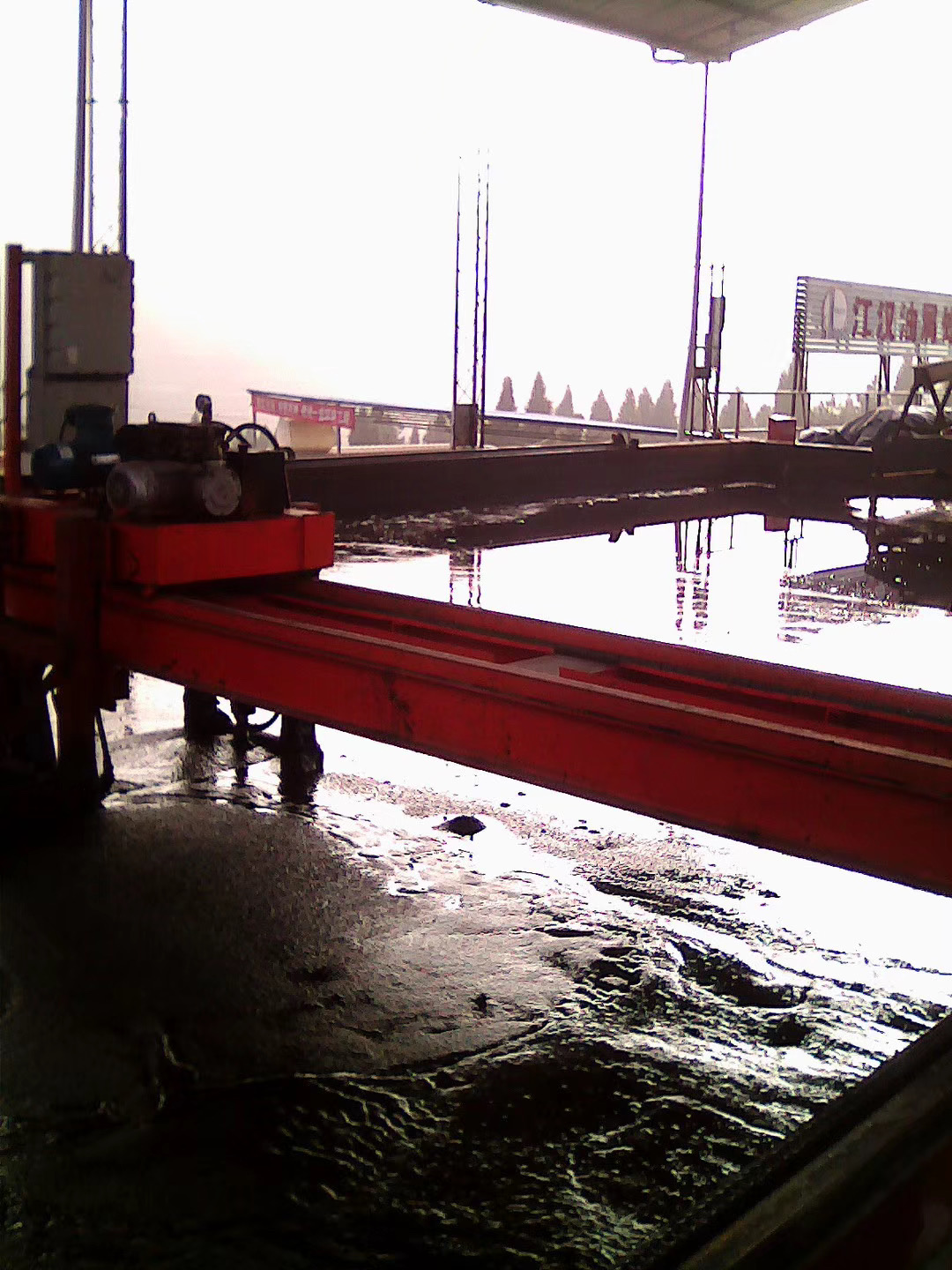 陶(tao)瓷柱塞(sai)泵使用(yong)現場油(you)田項目(mu)建設