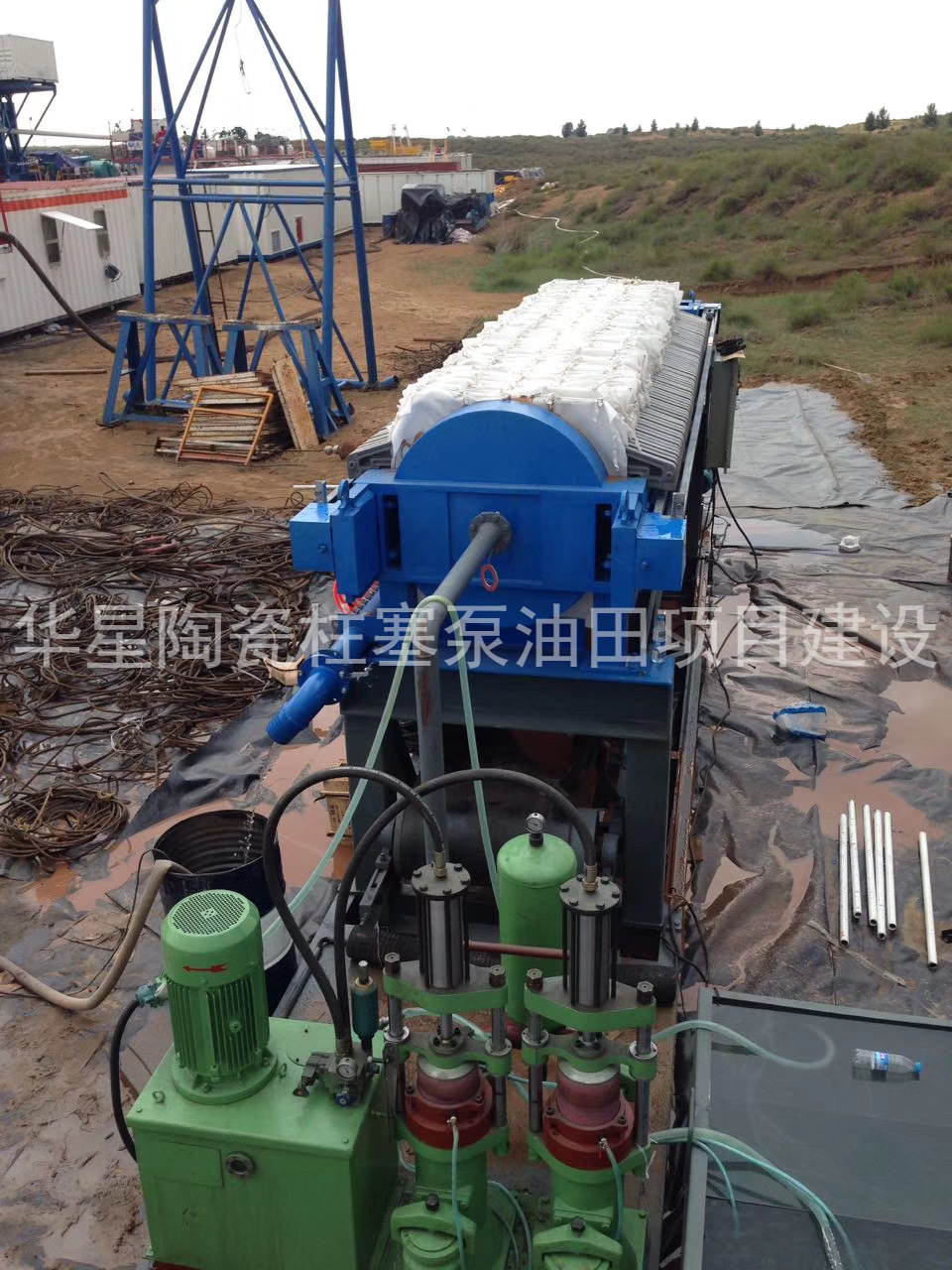 陶(tao)瓷柱塞(sai)泵使用(yong)現場油(you)田項目(mu)建設
