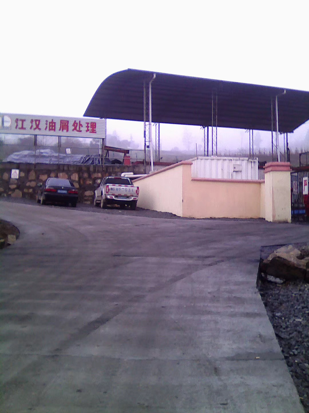 陶(tao)瓷柱塞(sai)泵使用(yong)現場油(you)田項目(mu)建設