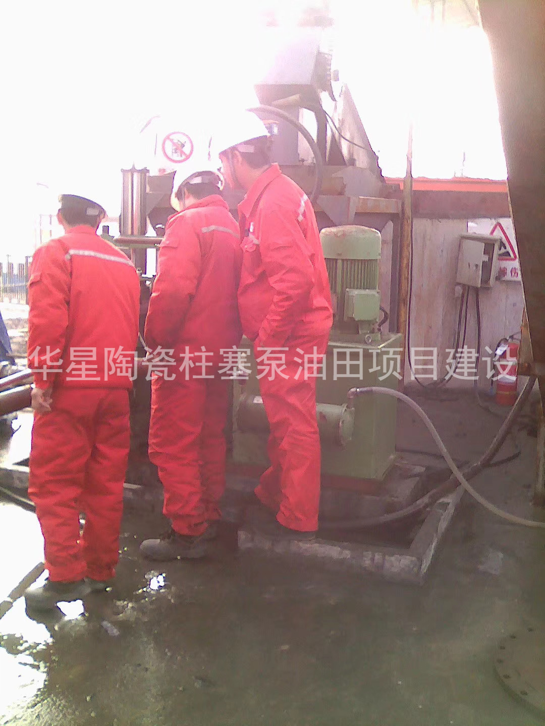 陶(tao)瓷柱塞(sai)泵使用(yong)現場油(you)田項目(mu)建設