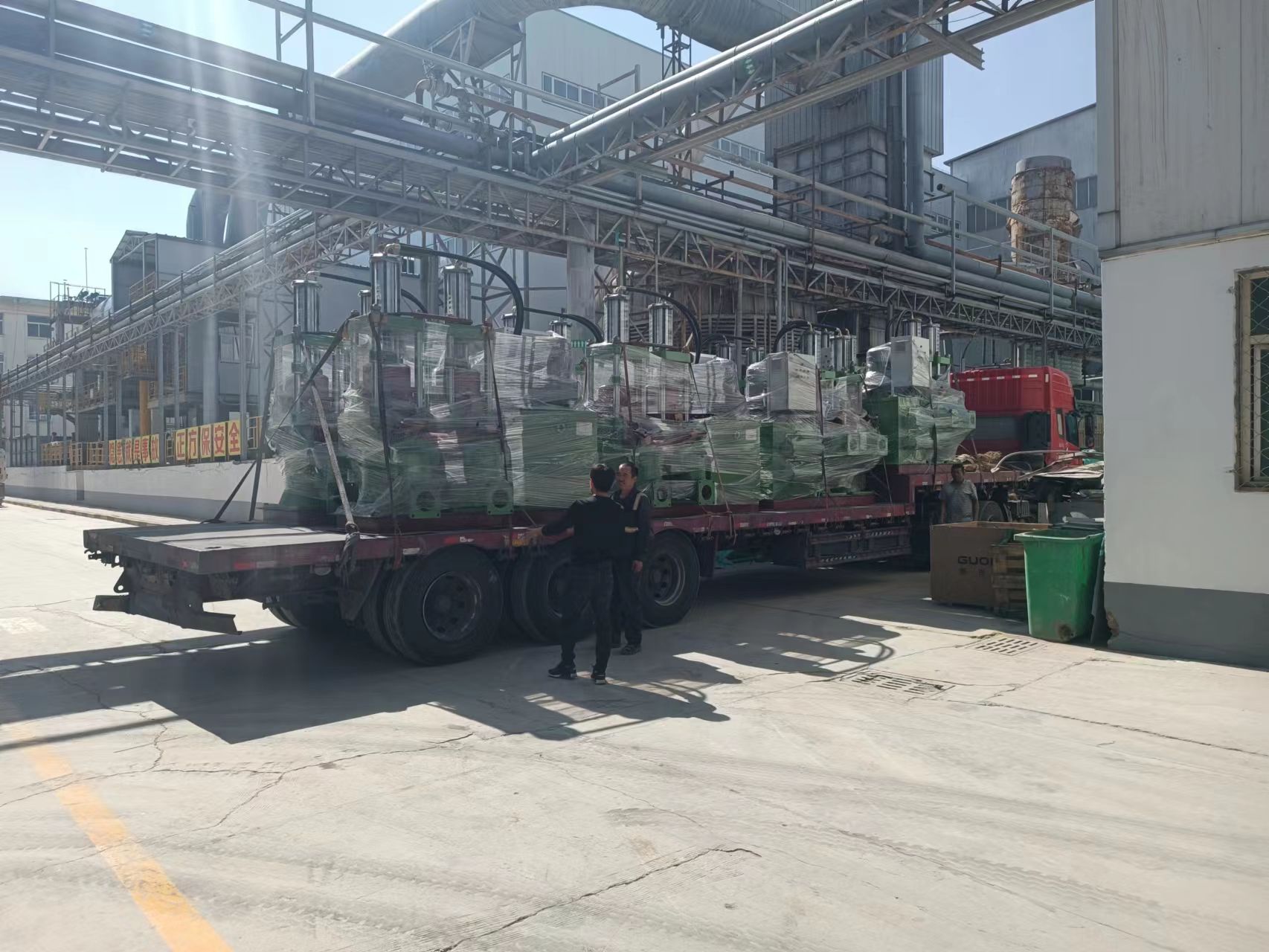 陶瓷(ci)廠-陶(tao)瓷柱(zhu)塞泵(beng)使用(yong)現場(chang)3