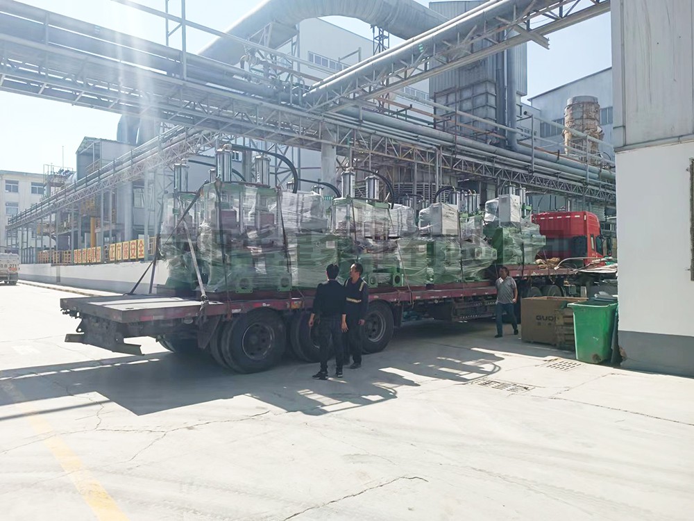 陶瓷(ci)廠-陶(tao)瓷柱(zhu)塞泵(beng)使用(yong)現場(chang)2