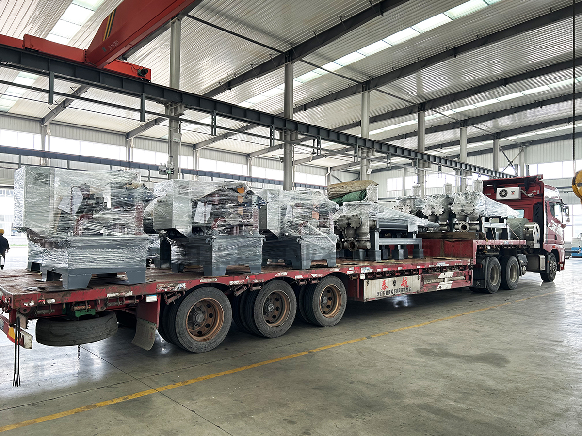 卧式柱塞(sai)泵發貨 卧(wo)式柱塞泵(beng)發貨