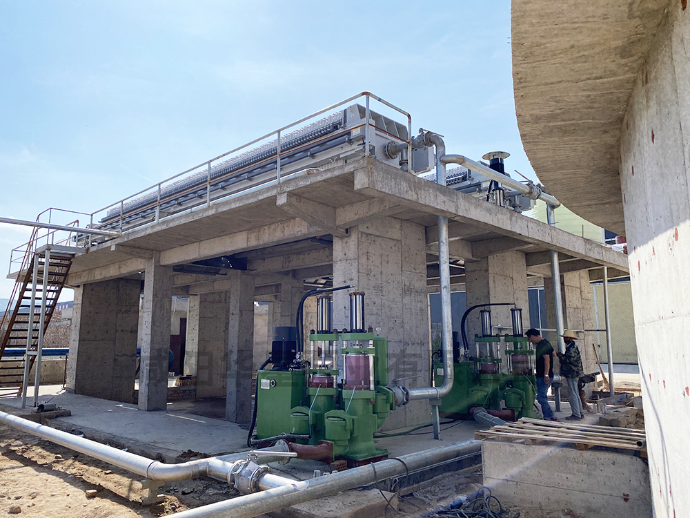 壓濾機陶(tao)瓷柱塞泵(beng)流量每小(xiao)時180立方